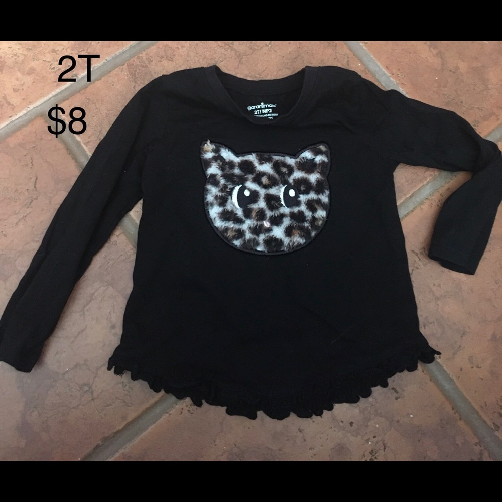 Black ruffle cat